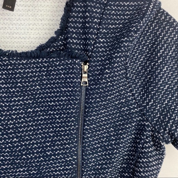 BCBGMAXAZRIA | Viviayne Blue Zip Front Peplum Top - Picture 10 of 16